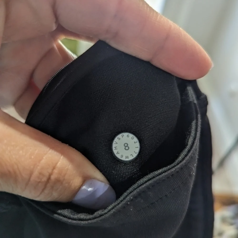 Lululemon train times crop legging‎ size 8 gray and black